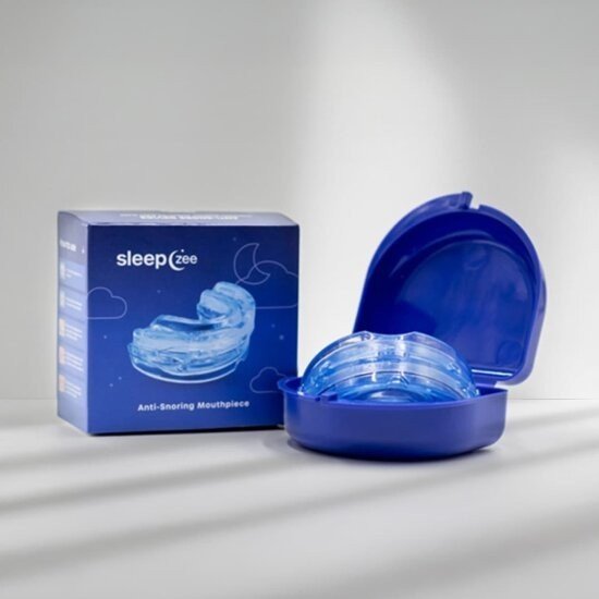 SleepZee anti-snoring mouthpiece and case